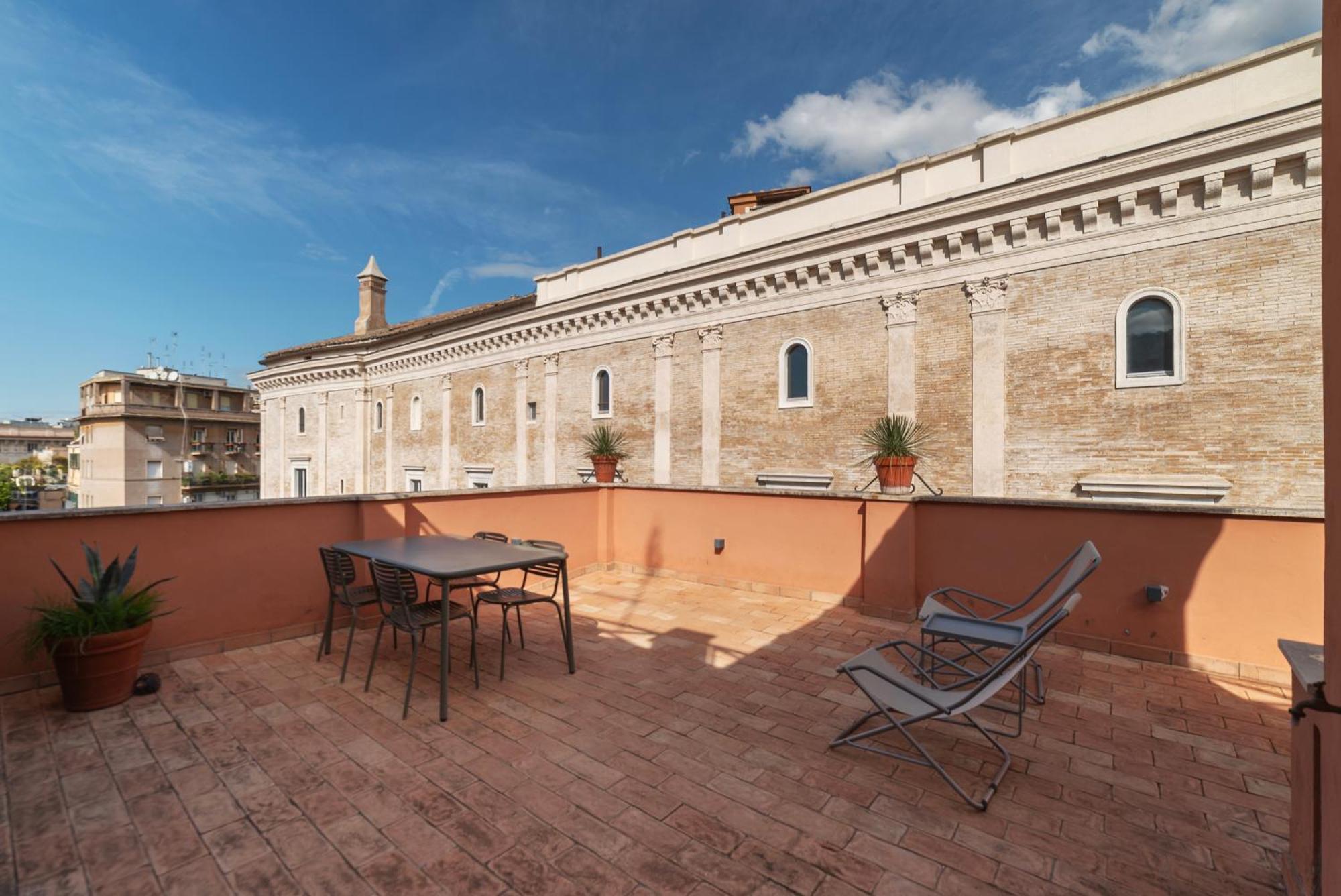 Apartment With Terrace In Via Del Pellegrino - FromhometoRzym Zewnętrze zdjęcie