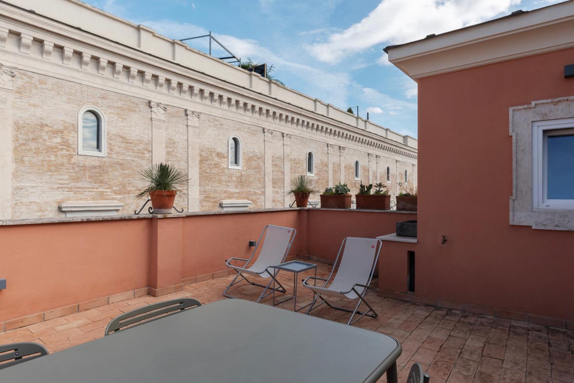 Apartment With Terrace In Via Del Pellegrino - FromhometoRzym Zewnętrze zdjęcie